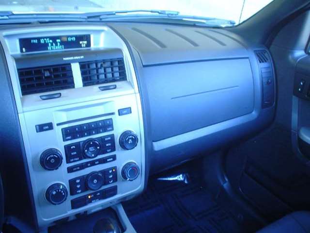 Ford Escape 2011 photo 31